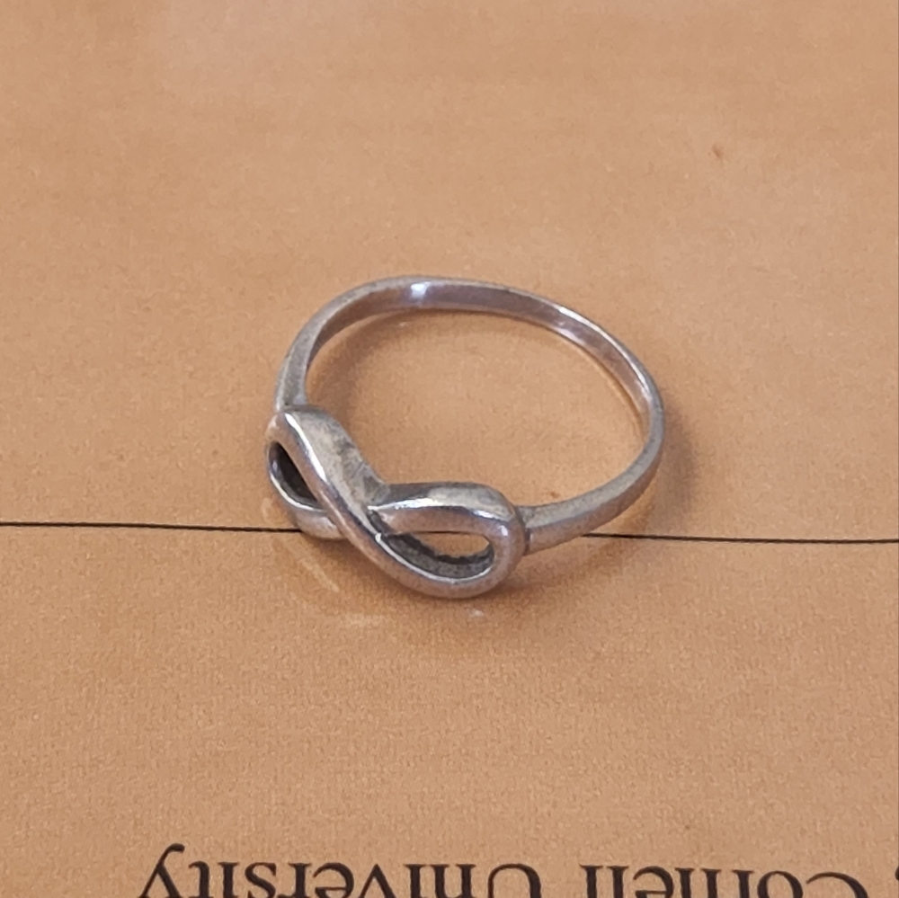 Sterling silver infinity ring sz 7, James Avery